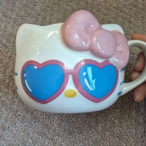 HELLO KITTY Sanrio NWT Heart Sunglasses Mug